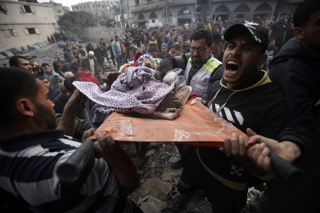 Dečak izgubio moć govora, mrtva devojčica u ruci držala slatkiš! Jezivi snimci posle bombardovanja Pojasa Gaze (VIDEO)