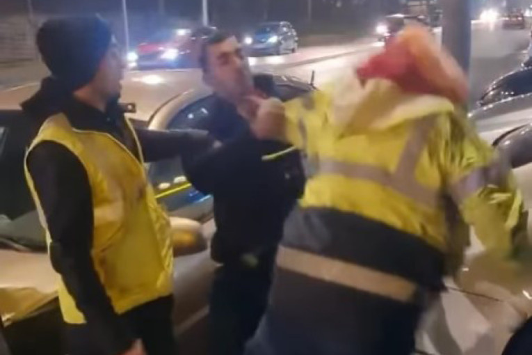 Masovna tuča u Ustaničkoj ulici: Pijani vozač udario u "mercedes", sevale pesnice nakon sudara (VIDEO)