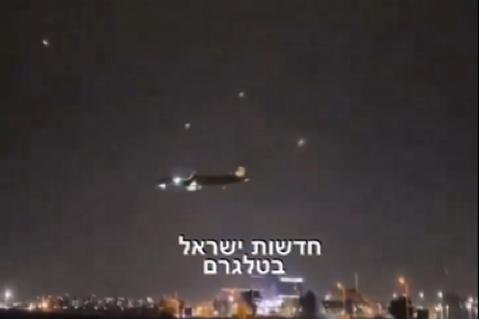 Uh, kakav snimak! Avion sleće na aerodrom u Tel Avivu dok je grad pod raketnom paljbom Hamasa