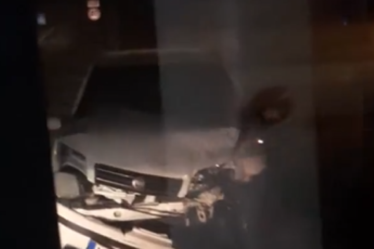 Teška nesreća u Rumenci: Automobil potpuno uništen (VIDEO)