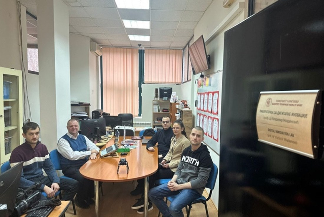 Bobi je prvi robo pas nastao na Fakultetu tehničkih nauka u Čačku: U toku je njegova dresura - da li može da laje i čuva kuću? (FOTO)