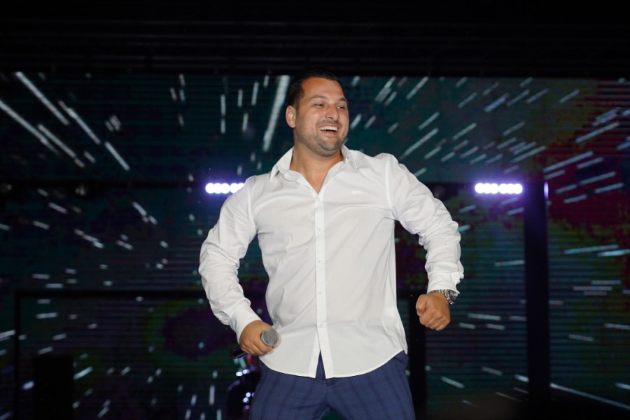 Filip Živojinović slavi 40! Isplivala dirljiva poruka majke, a tek da vidite trudna Prija kako mu je čestitala