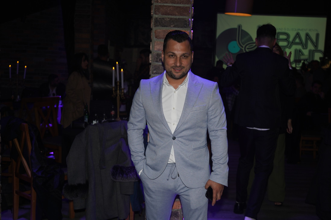 Naš poznati pevač čeka šesto dete, a sada otkrio pol bebe! (FOTO)