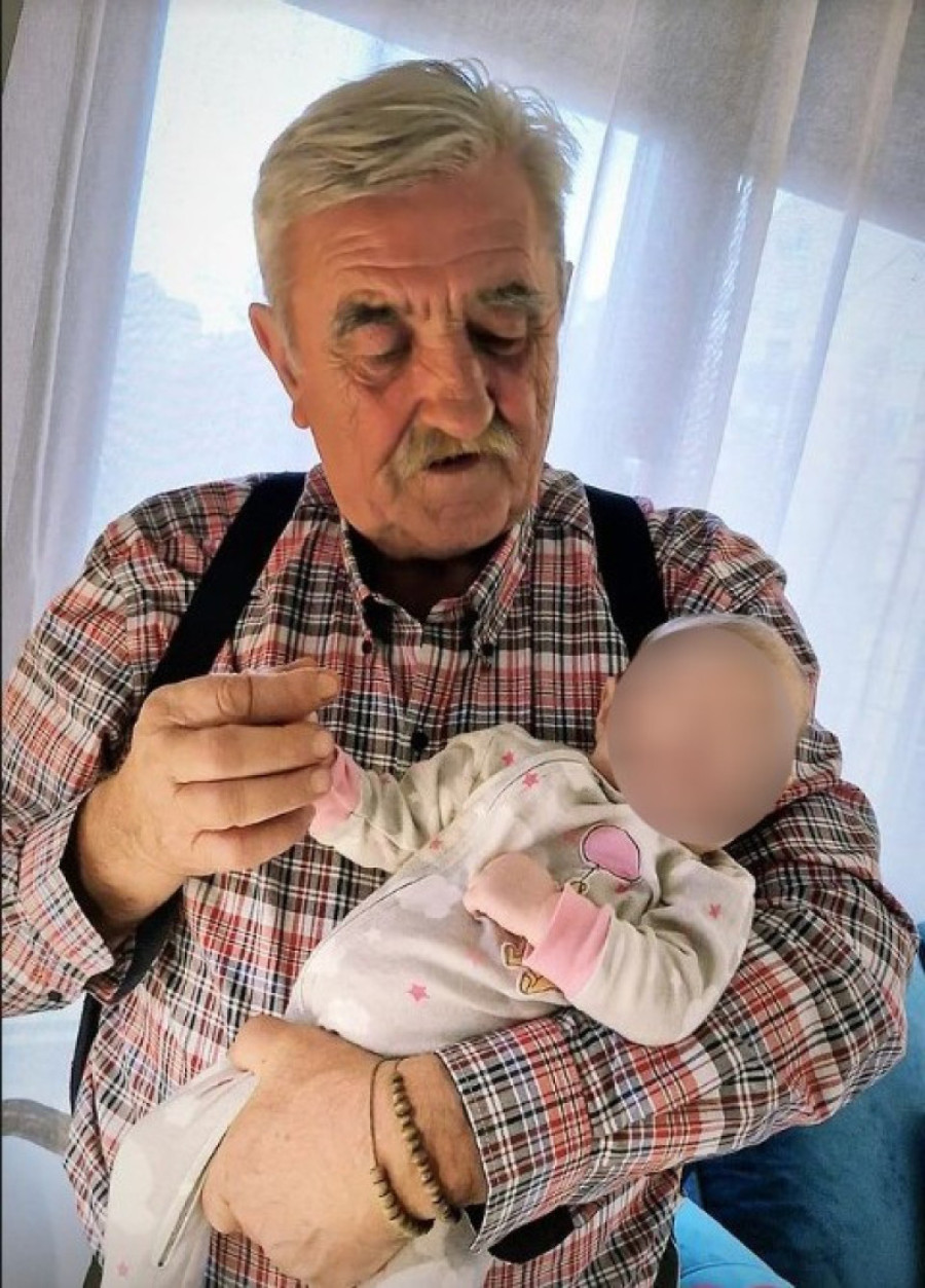 Marko Miljković zaplakao ispred porodične kuće: Prvi put otišao u Brus posle očeve smrti