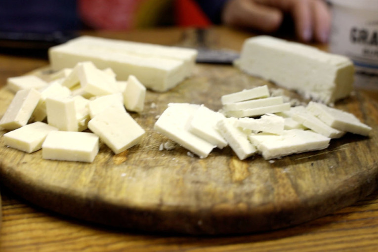 Švajcarski proizvođač sira osuđen za ubistvo iz nehata! Evo šta se nalazilo u namirnici