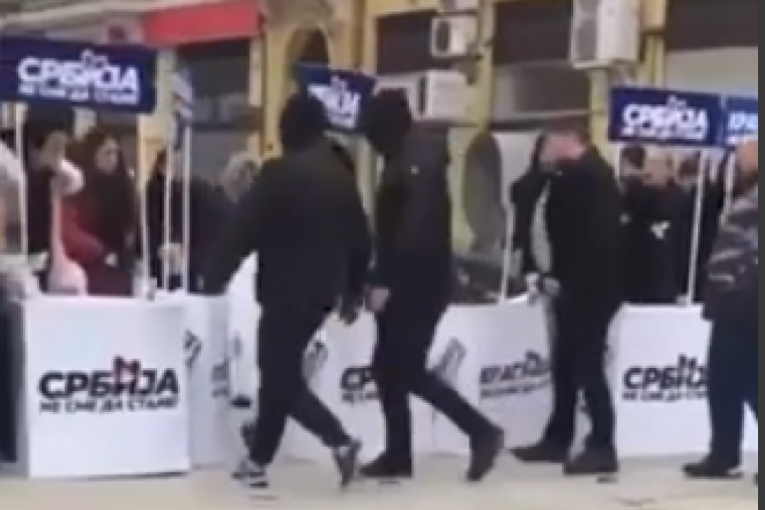 NASILNICI NA GAZDU: Pravo lice "nenasilne opozicije" - Đilasovi huligani rasturali štandove SNS u Kragujevcu (VIDEO)