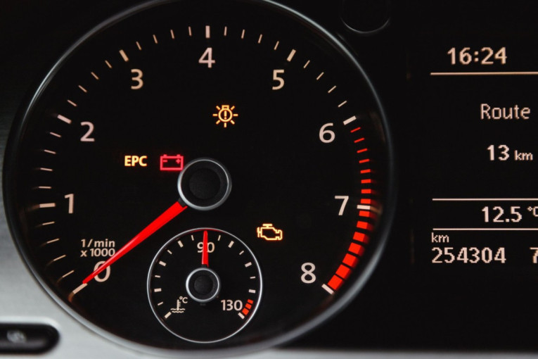 Mnogi vozači veruju da motor stalno radi na 90 stepeni, ali istina je potpuno drugačija