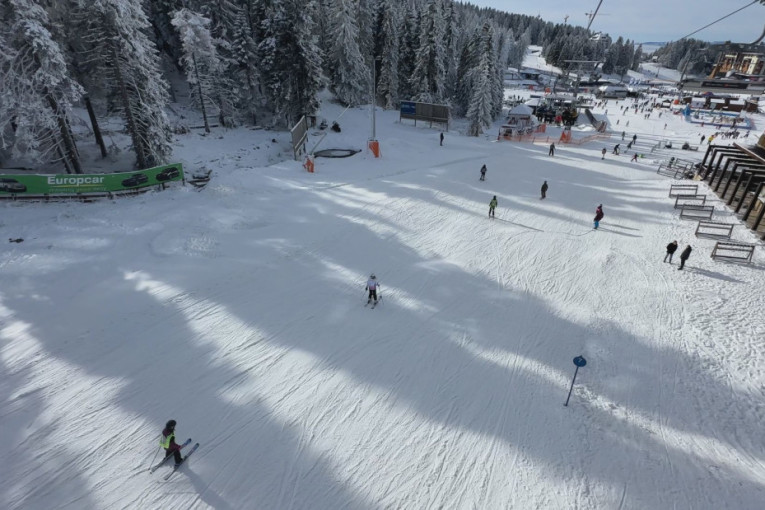 Poznati instruktor skijanja umro na stazi:  Izdalo ga srce na Kopaoniku