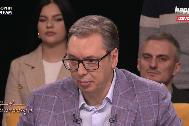Predsednik Vučić u "Ćirilici": Suprotstavljam se pokušajima rušenja Srbije, i ne ucenjujem narod