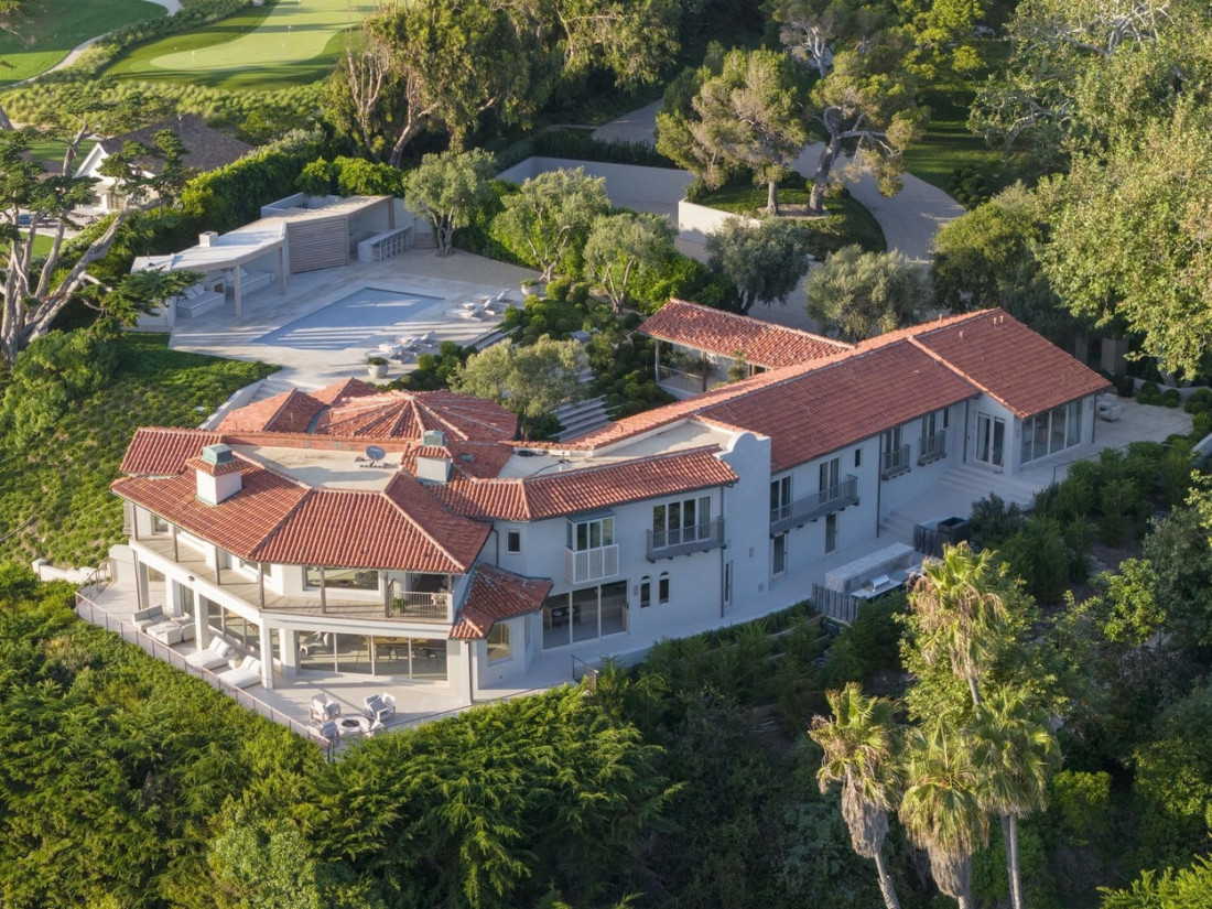 Snežna idila u domu Kim Kardašijan za praznike! Napravila od luksuzne kuće šumu! (FOTO)