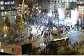 Cirkus opozicije na Trgu Republike: Kada je video koliko ljudi se pojavilo, Đilas morao da se sakrije i to na sopstvenom mitingu (FOTO)
