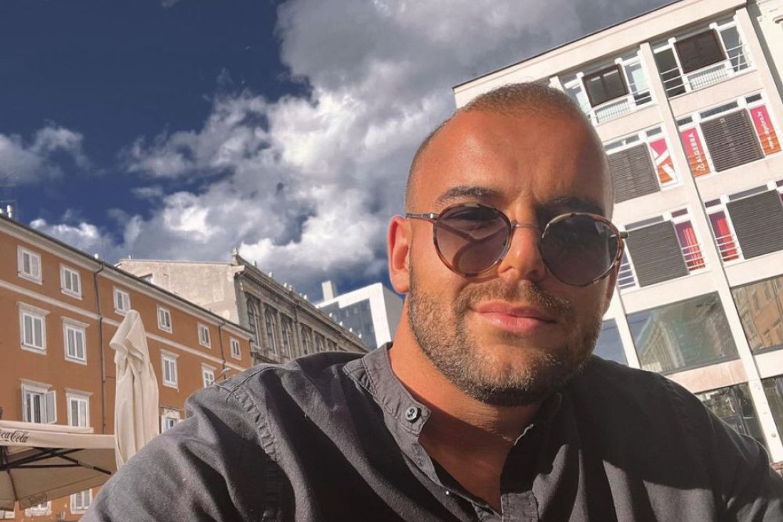 Bivša zvezda „Granda" se po Instagramu skidao, pa naglo presekao! Zakopčao se do grla i pravac na scenu (FOTO/VIDEO)