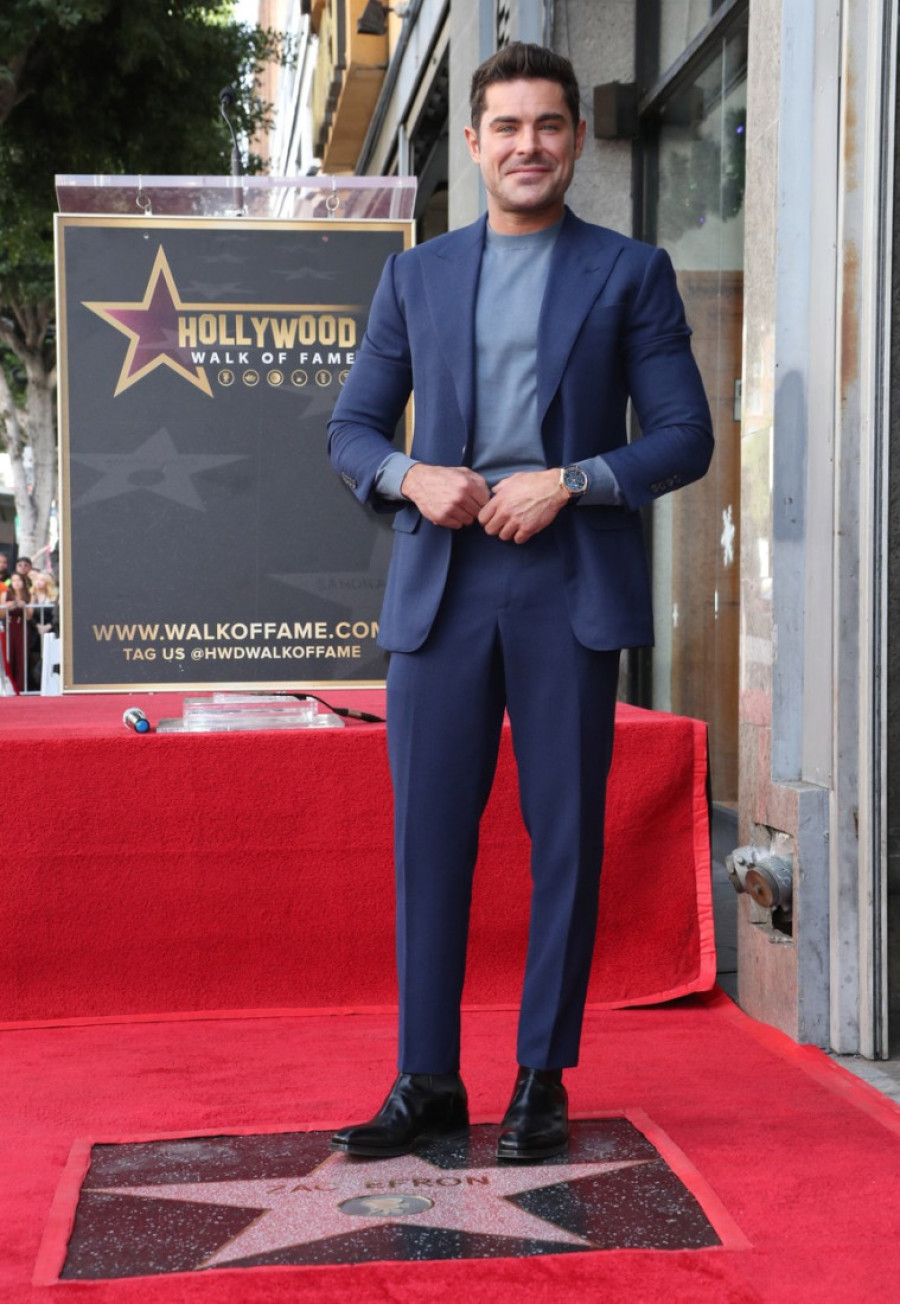Zek Efron dobio zvezdu na holivudskoj Stazi slavnih: Dirljvim rečima se prisetio Metjua Perija (FOTO)
