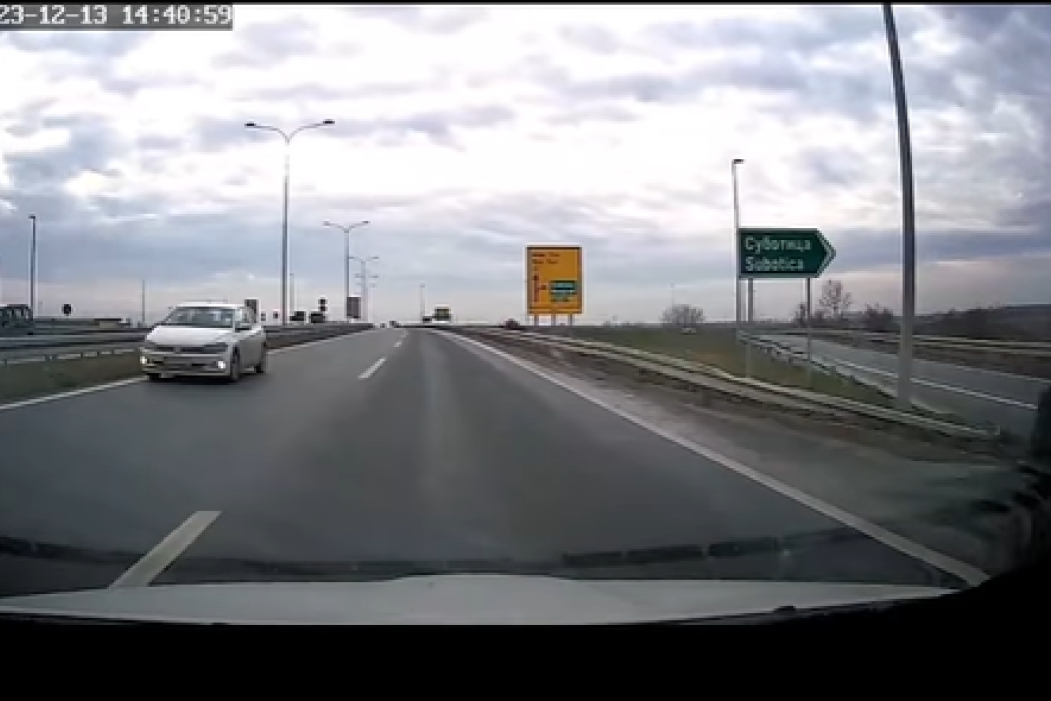 "I to levom trakom"! Tempirana bomba na Zrenjaninskom putu: Vozio u kontrasmeru! (VIDEO)