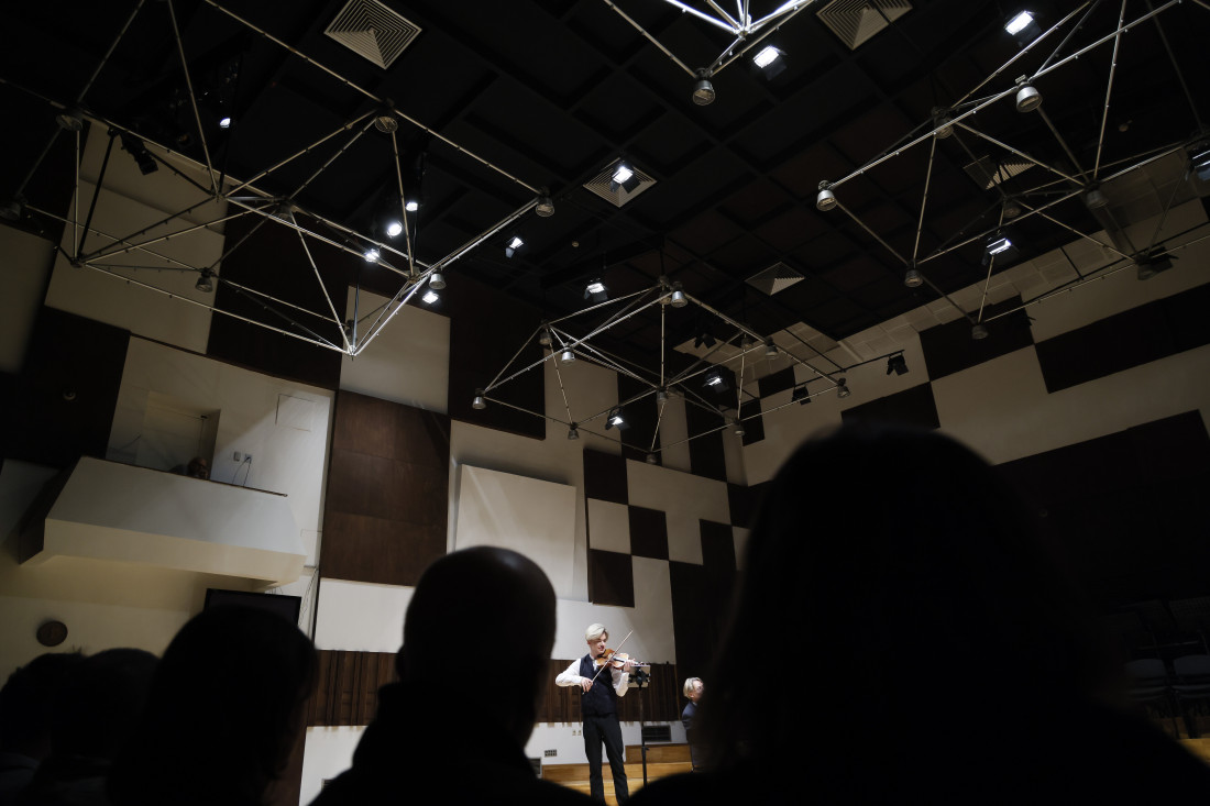 Koncertom Jurija Reviča obeležen Svetski dan violine: Najduža sonata samo za beogradsku publiku (FOTO)