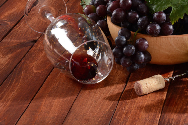 Kakav gubitak: Muškarac upao u vinariju i prosuo vino vredno više od 2,5 miliona evra!