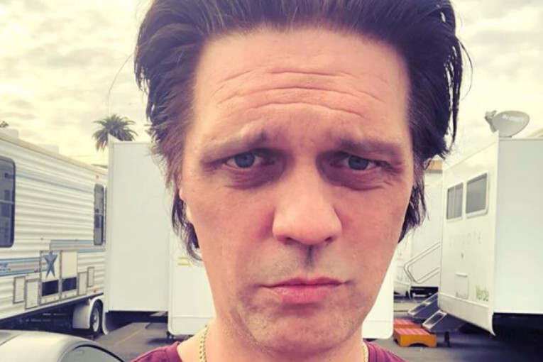 Glumac iz serije "Lud, zbunjen, normalan" sa ženom i detetom u Los Anđelesu, požar im se približava: Spakovani smo i čekamo!