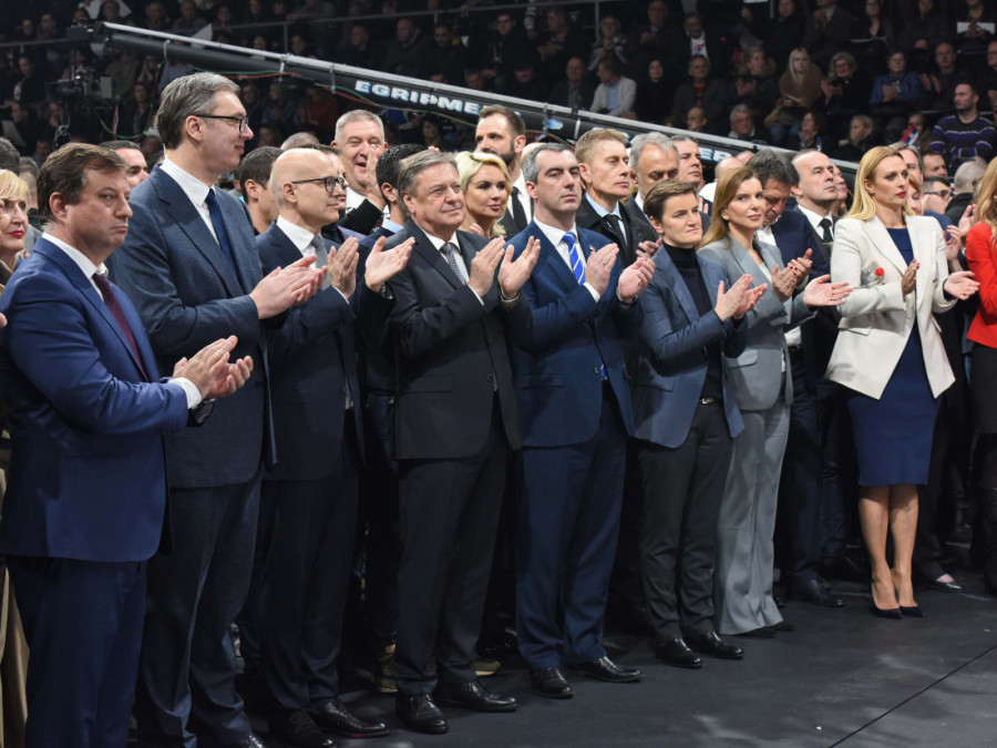 Veličanstven predizborni skup SNS u Kragujevcu! Vučić: Srbija će u naredne četiri godine napraviti najveći rast u svojoj istoriji! (FOTO)