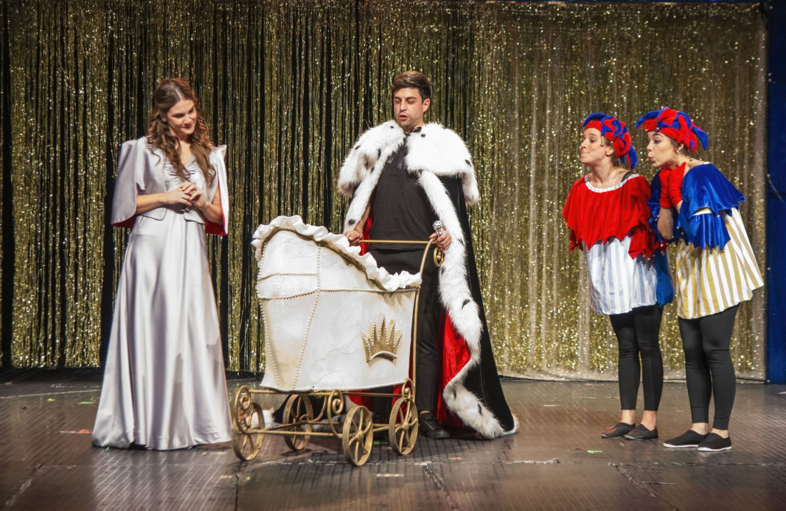 Deda Mraz stiže u Pozorište "Boško Buha": Kolaž najpoznatijih bajki za najmlađe (FOTO)