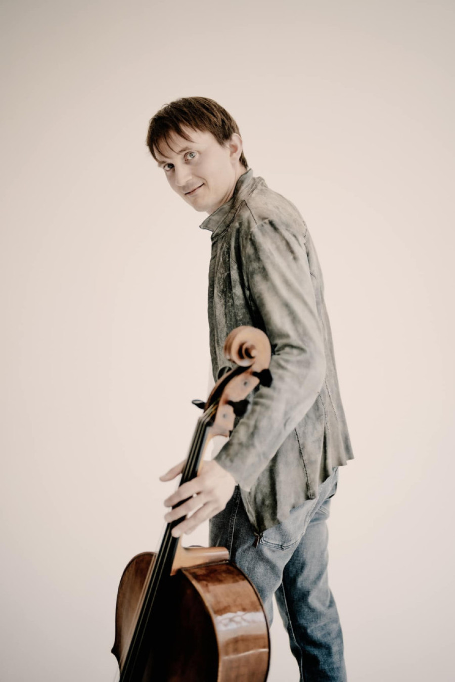 Svetski poznat virtuoz na violončelu premijerno u Beogradu: Benedikt Klekner svira Bahove svite za prvi susret sa našom publikom (FOTO)