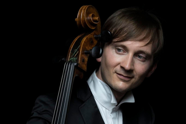 Svetski poznat virtuoz na violončelu premijerno u Beogradu: Benedikt Klekner svira Bahove svite za prvi susret sa našom publikom (FOTO)