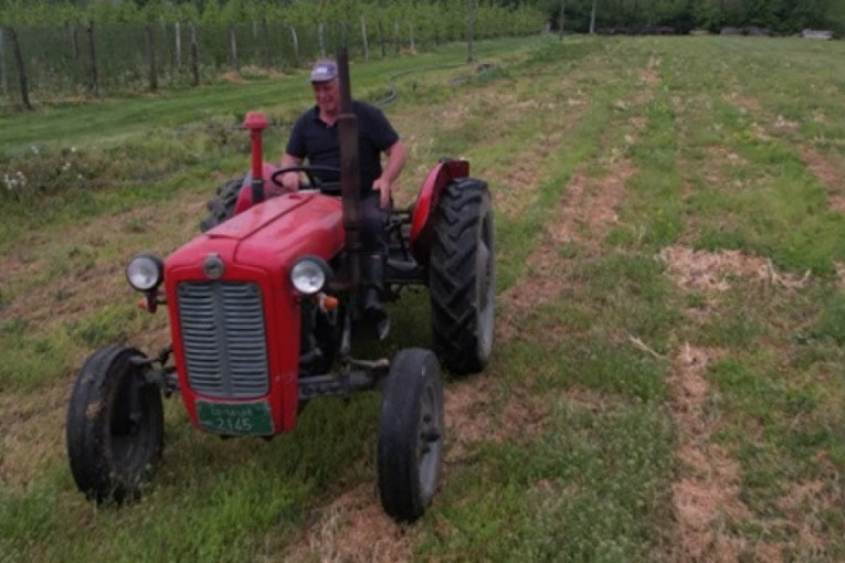 Legle pare iako nije sezona: Dragačevskim poljoprivrednicima isplaćene subvencije, najviše interesovanja bilo za kupovinu traktora!