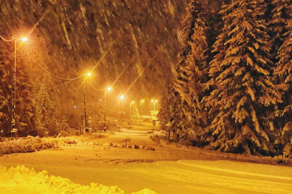 Na Kopaoniku 30 centimetara snega, na Goliji pada od juče! RHMZ dao upozorenje da se spreme niži delovi (FOTO)