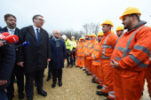 Predsednik Vučić obišao radove na izgradnji Severne obilaznice: Ovo će biti velika stvar za Kragujevac i Gornji Milanovac!