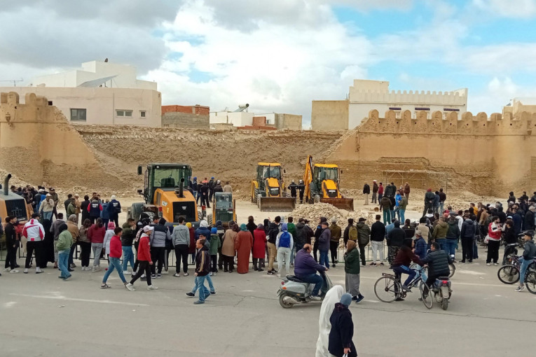 Velika tragedija u Tunisu: Srušio se zid u starom gradu Kairuanu, poginule tri osobe (VIDEO)