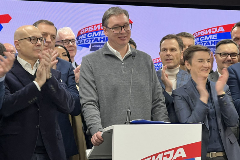 Predsednik Vučić se obratio iz štaba SNS: Kada god vas otpišu, borite se jače i bolje, e tako će i Srbija,  da se bori za što bolje mesto