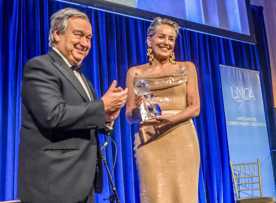 Ostarila je bukvalno preko noći! Hejteri se obrušili na glumačku zvezdu, broje joj bore i sede, nazvali je izboranom babom