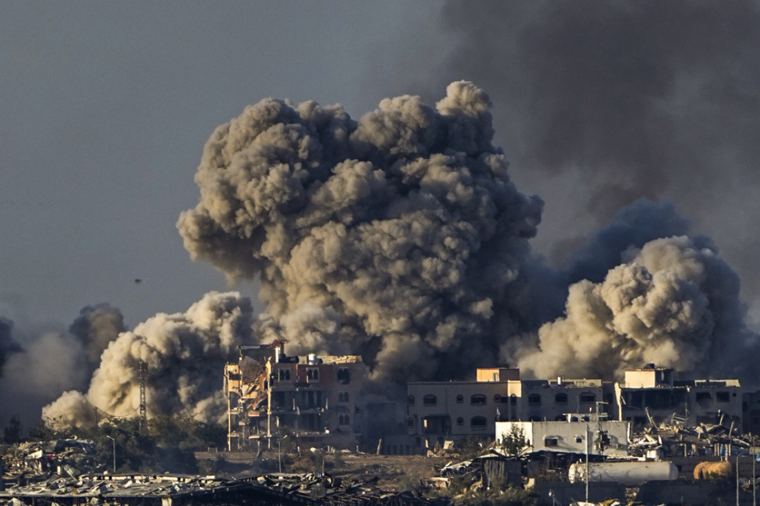 Stravični snimci u Pojasu Gaze! Sravnjen stambeni toranj u Rafi, najmanje 50 ubijenih (VIDEO)