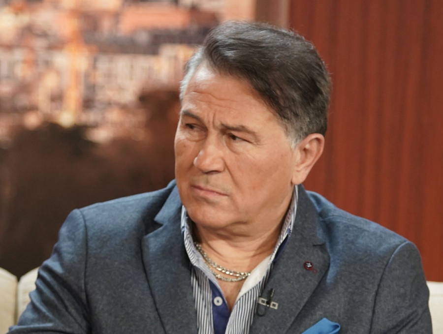 "Ućuti, smeće, dok ja govorim!" Nimalo prijatan susret Halida Muslimovića i bivše ljubavnice na sudu - pevaču se i slošilo!