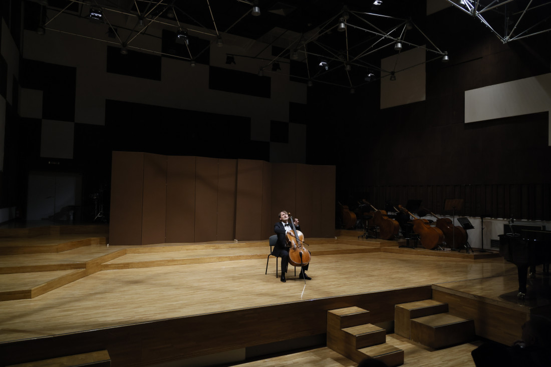Prvi koncert u Srbiji nemačkog violončeliste Benedikta Kleknera: Bah i Paganini za beogradsku publiku (FOTO)