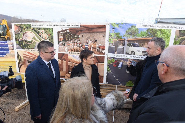 Premijerka Brnabić posetila Lebane: Nastavićemo da razvijamo sve delove Srbije kako bi svi građani živeli bolje