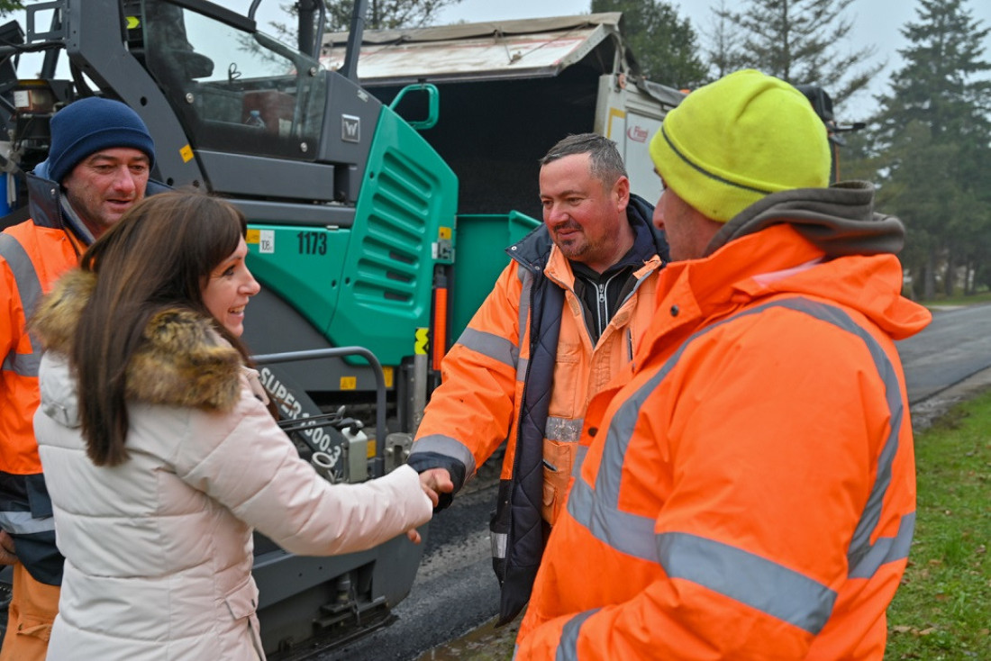 24SEDAM RUMA Unapređenje seoske infrastrukture: Asfaltirane dve ulice u Klenku (FOTO)