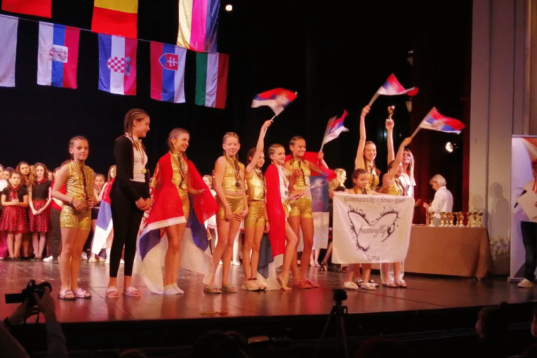 24 SEDAM RUMA: Gimnastičarski Klub "Butterfly" osvojio prvo mesto na međunarodnom takmičenju u Aradu