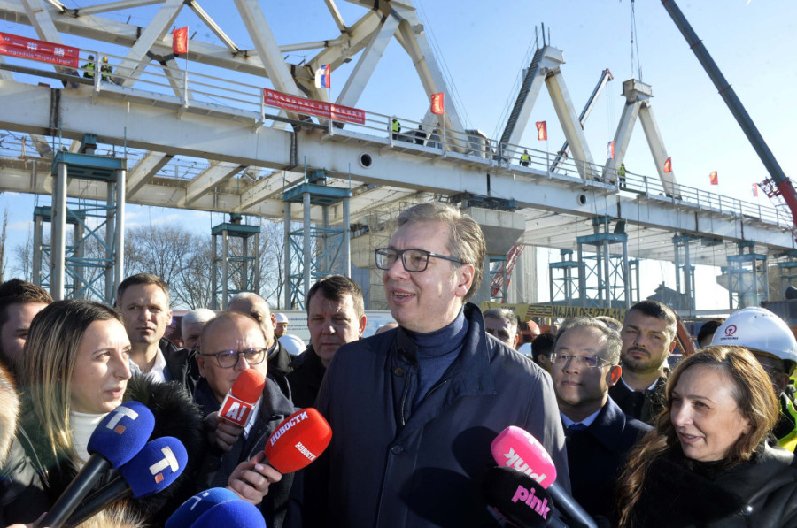 Vučić u Vrbasu obišao završne radove na vijaduktu: "Bićemo brži godinu dana od Mađara, u decembru otvaramo prugu do Subotice" (FOTO/VIDEO)