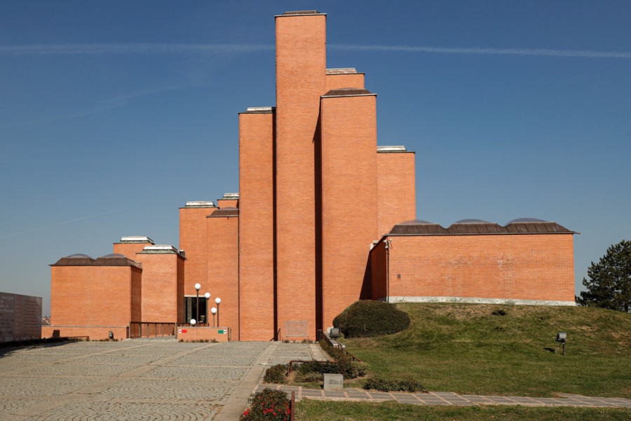 Dan sećanja na srpske žrtve u Drugom svetskom ratu: Veliki školski čas kao glas mira i opomena budućim generacijama (FOTO)