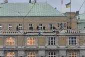 Zastrašujuće scene iz Praga: Studenti se od napadača krili na krovu, čučali na simsu (FOTO/VIDEO)