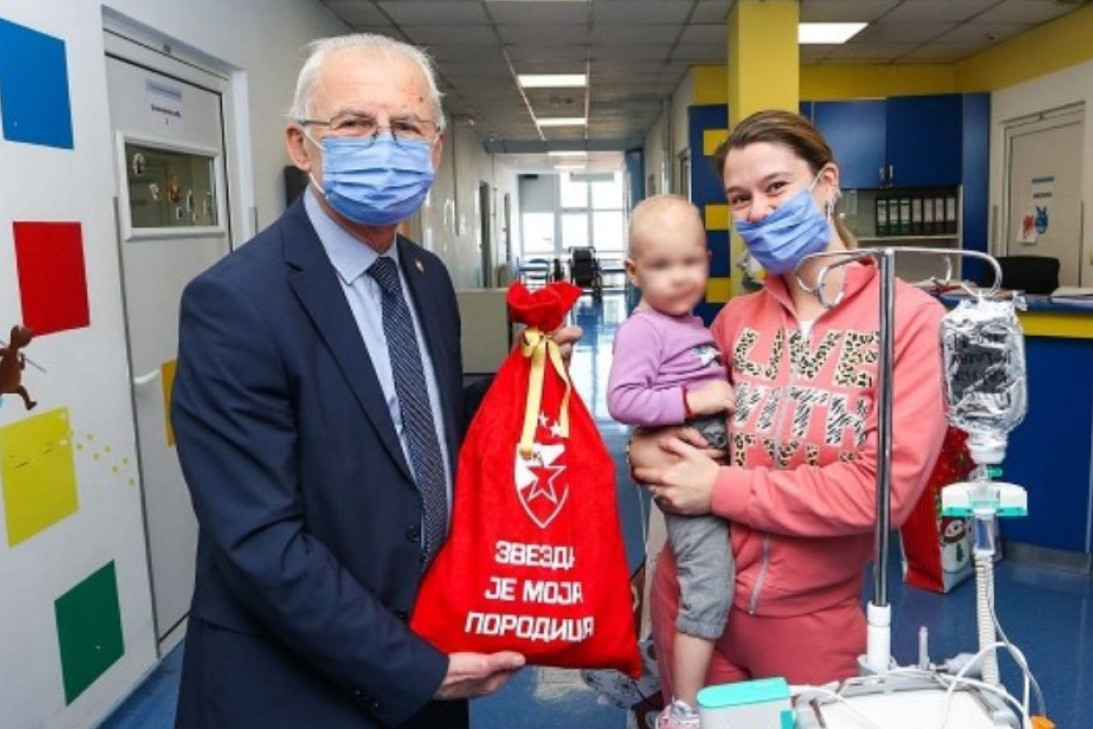 Zvezda podelila poklone deci sa Instituta za onkologiju i radiologiju!
