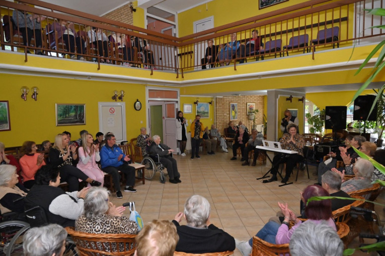 24SEDAM RUMA Obeležavanje Međunarodnog meseca solidarnosti sa starima u Gerontološkom centru "Srem" (FOTO)