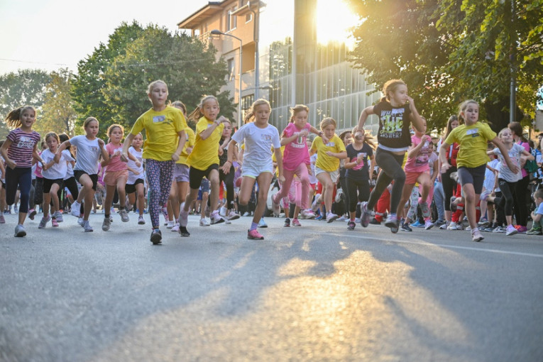 24SEDAM RUMA "Trka za srećnije detinjstvo": Održana tradicionalna trka mališana (FOTO)