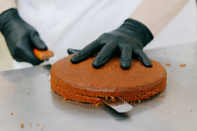 Nije samo za limunadu: Kako još možete iskoristiti limun - od ljuštenja jaja do pripreme kolača i ribe