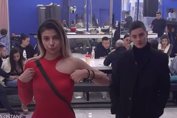 Majka Anđele Šparavalo zatvorila salon zbog skandala u "Eliti": Meštani Aranđelovca šokirani onime što gledaju!