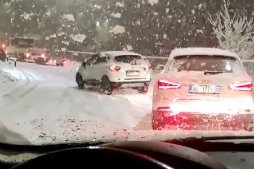 Kolaps od Nove Varoši ka Zlataru! Veliki snežni nanosi, saobraćaj stoji, veje na još dve planine: "Nismo ovo videli 12 godina" (VIDEO)