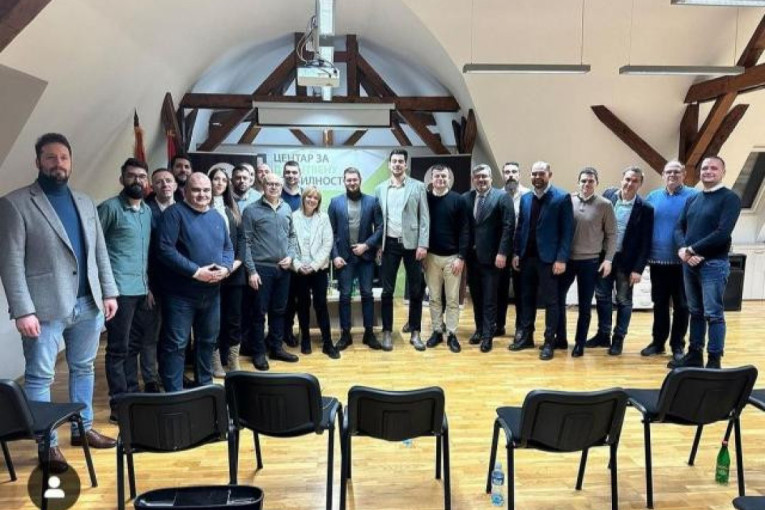 Vučević održao predavanje polaznicima Fondacije Svetozar Miletić: Školovani, vredni i politički zainteresovani ljudi su budućnost Srbije