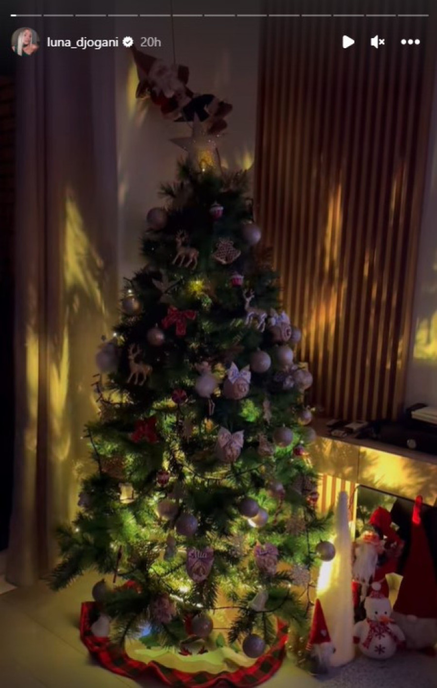 Novogodišnja dekoracija u domu Lune Đogani: Pogledajte jelku koju je okitila Mia Miljković (FOTO)