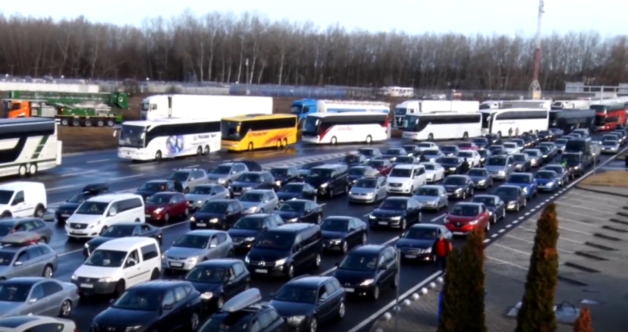 Počele praznične gužve na ulazu u Mađarsku: Za 12 sati u zemlju je ušlo više od 10.000 putnika, Horgoš 2 će raditi non-stop
