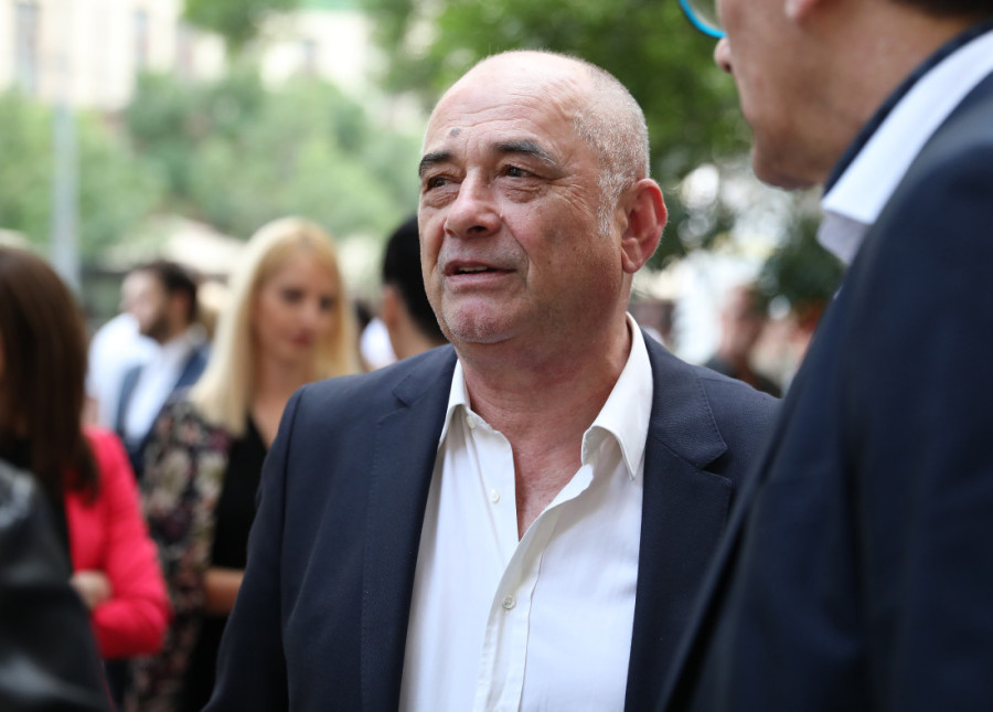 „Brega nema deo ramena!" Menadžer otkrio šta se desilo: Ugradili su mu metalno, pišti na aerodromu pa strahujem da ga ne uhapse